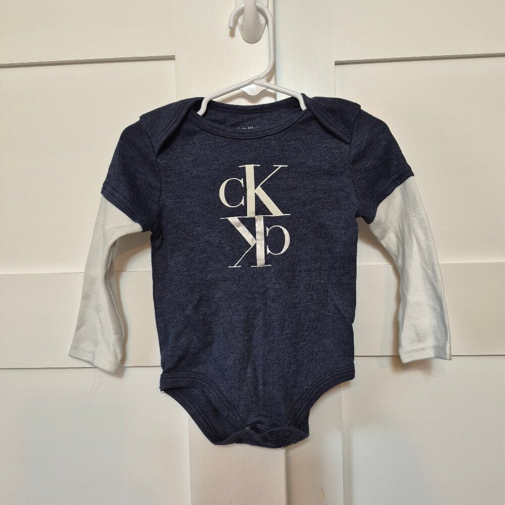 Calvin Klein Baby Long‑Sleeve Logo Onesie – Size 6–9M – Navy & White